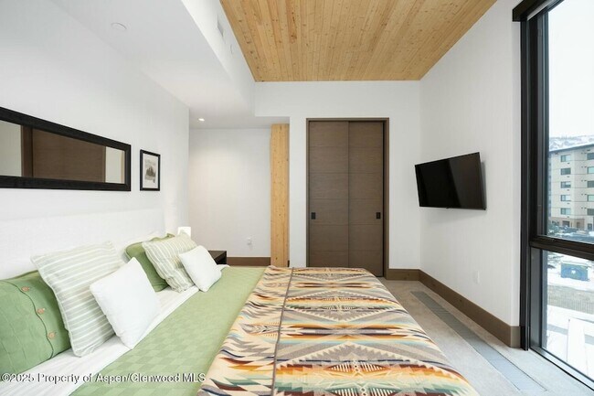 Building Photo - 180 Wood Rd