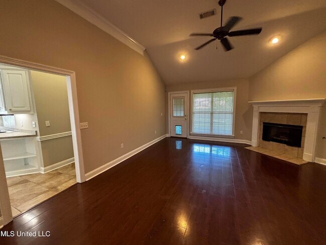 Building Photo - 410 Abbey Woods
