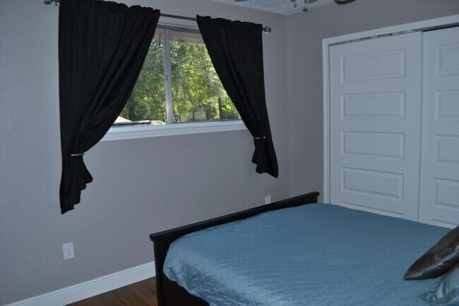 Building Photo - 43 Hickory Oak Dr