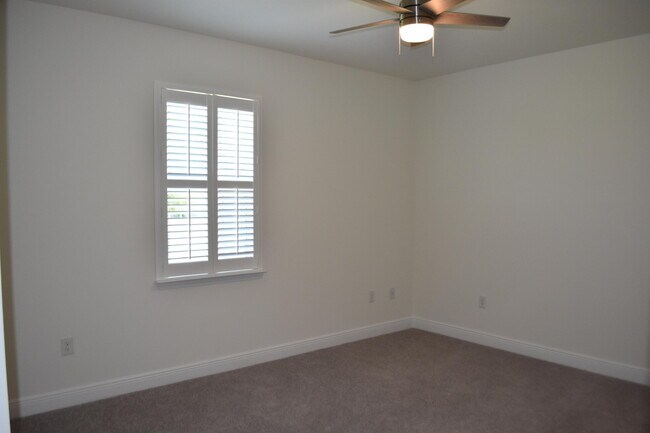 Building Photo - 173 Picnic Pl