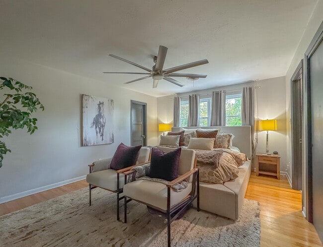 Building Photo - 1044 Seminole Dr