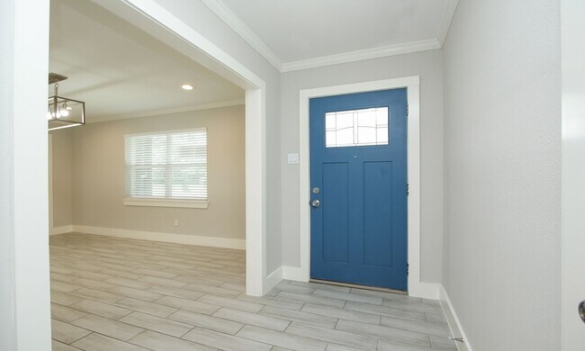 Building Photo - 5815 Picasso Pl