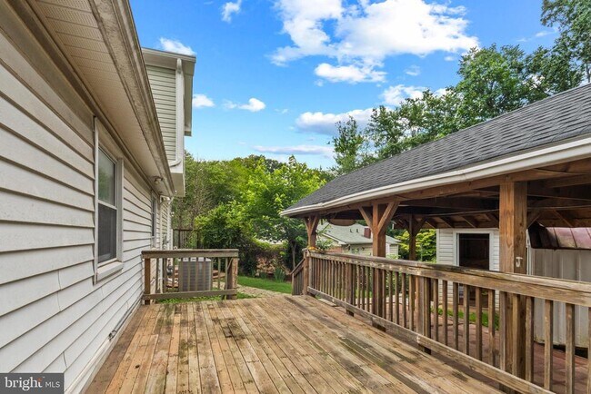 Building Photo - 3709 Forestdale Ave