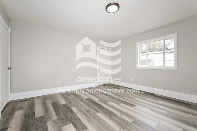 Building Photo - 1009 Woods Run Ave