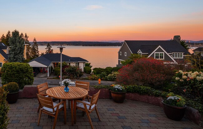 Building Photo - Laurelhurst View Home