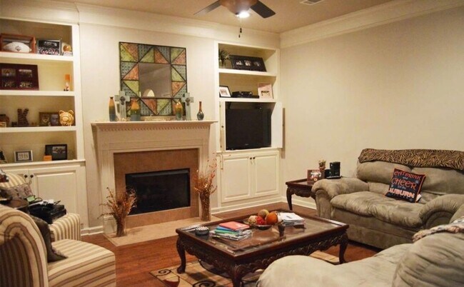 Building Photo - Townhome For Rent in Edenton Subdivision! ...