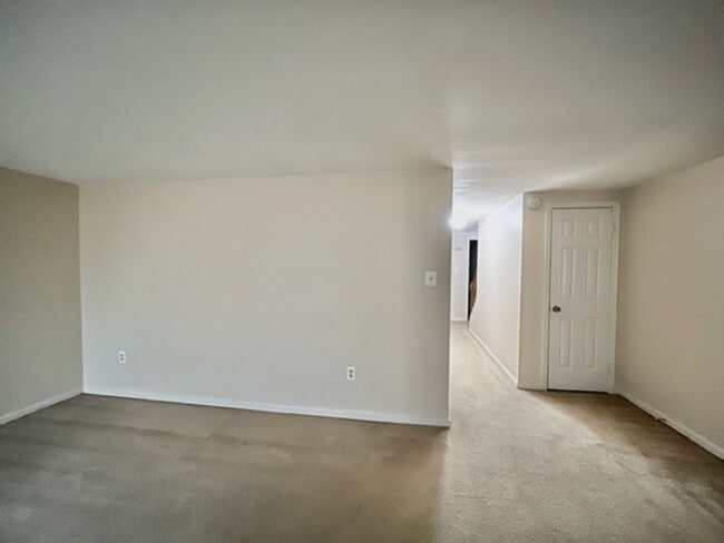 Building Photo - 17120 Briardale Rd