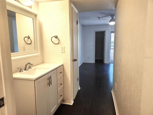 Building Photo - 10263 Gandy Blvd N