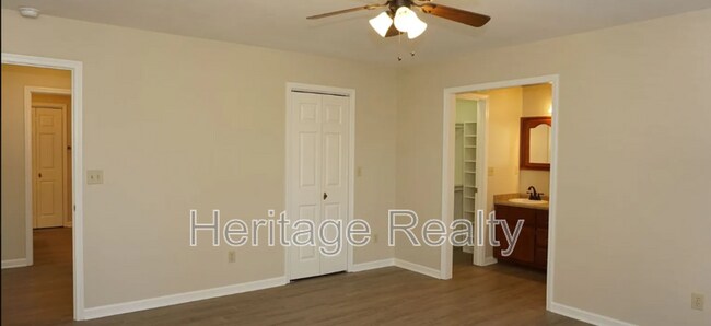 Building Photo - 867 Westgate Dr