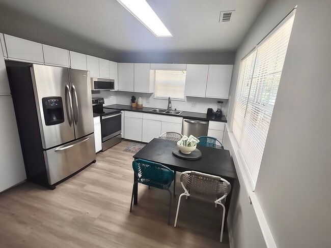 Building Photo - Spacious 3 bed 2 Bathroom House in Peace Haven Rd Winston-Salem