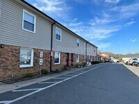 Building Photo - 5804 Cedars E Ct