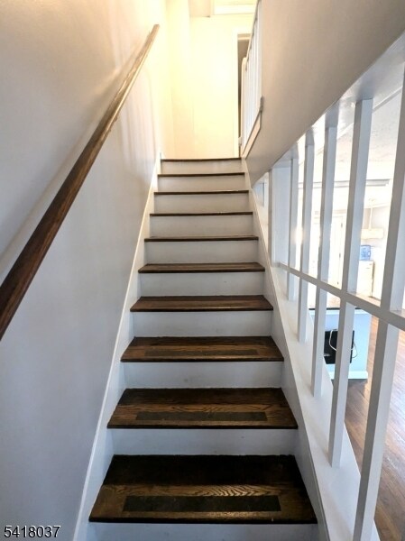 Building Photo - 651 Crescent Dr