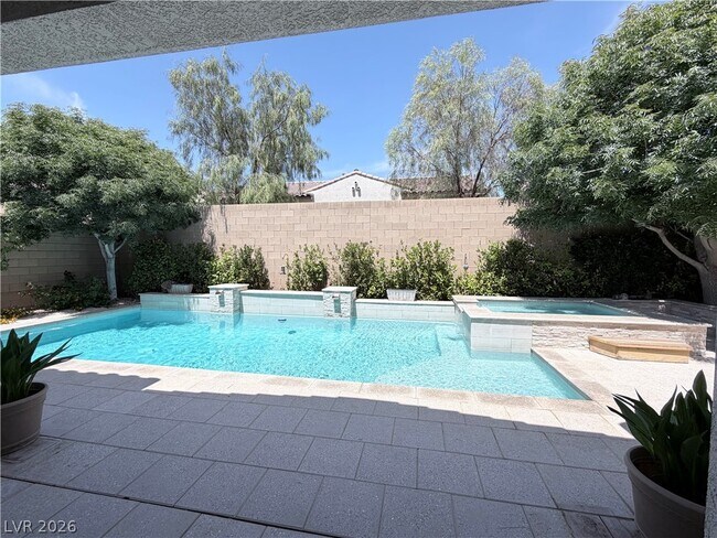 Building Photo - 9936 Wildhorse Cyn Ave
