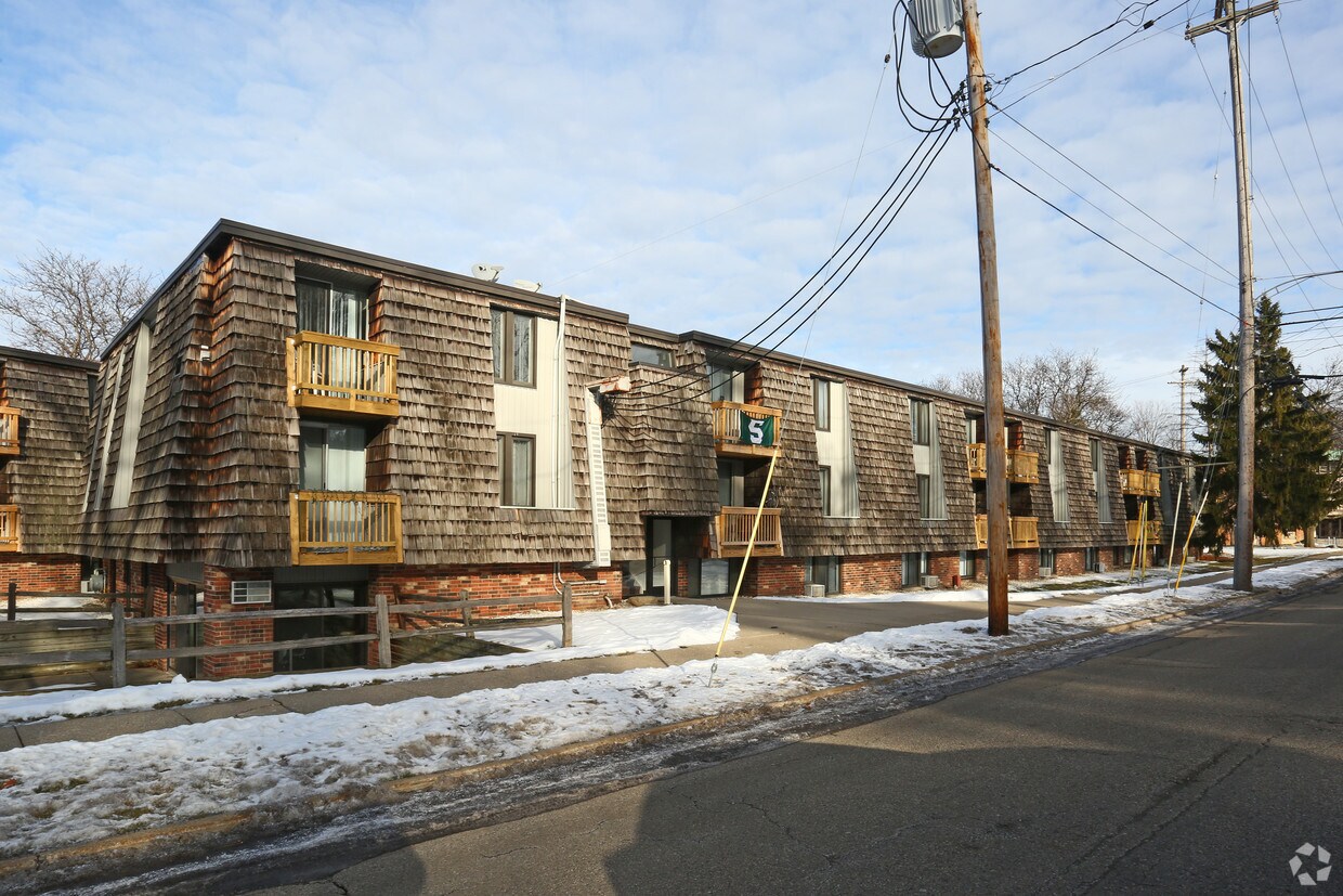 University Villa Apartments East Lansing