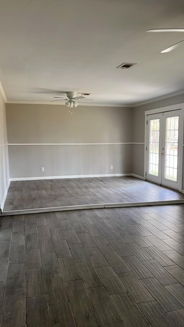 Building Photo - Amazing 4 Bedroom home with large yard!