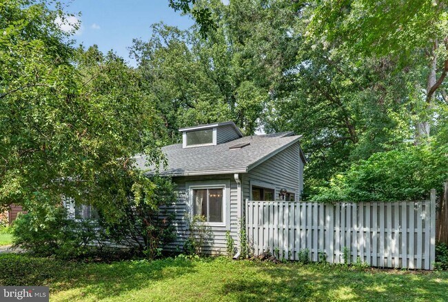 Building Photo - 6 Youngs Farm Ct