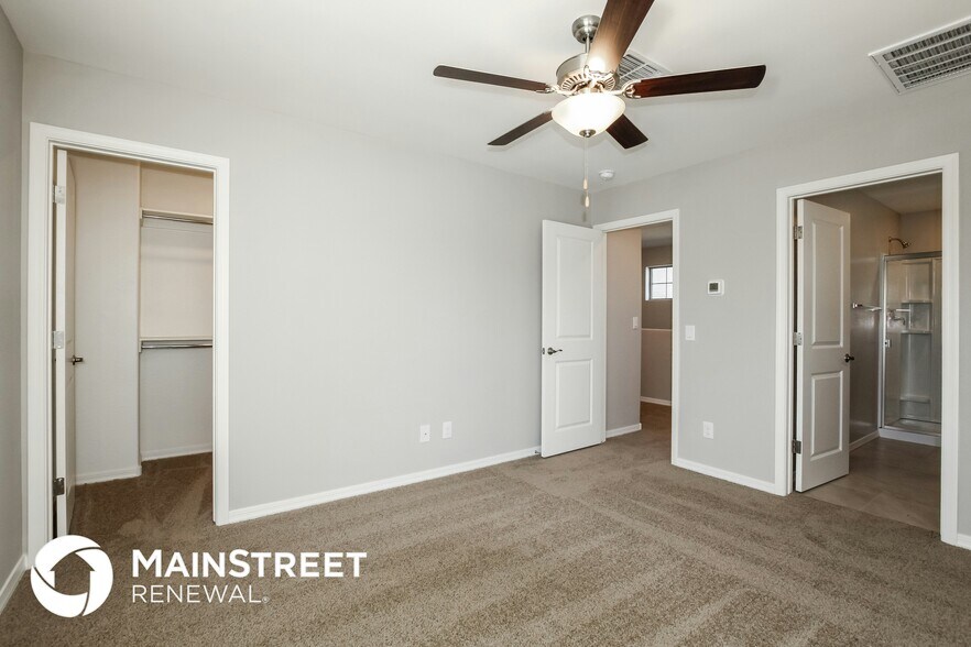 Building Photo - 3917 S 82nd Dr