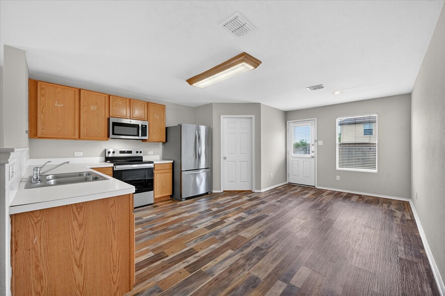 Building Photo - 1201 Lambert Dr