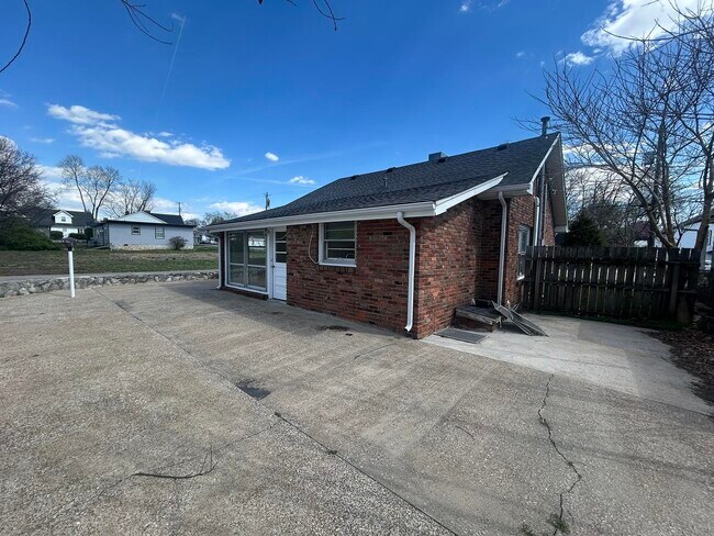 Building Photo - 1311 Nutwood St