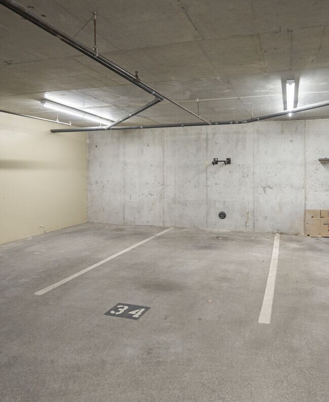 Building Photo - 1550 Eastlake Ave E