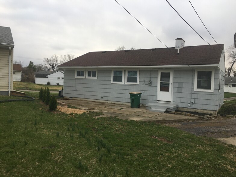 Building Photo - 2451 Danz Ave