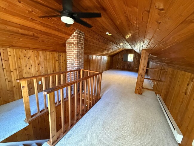 Building Photo - 2 Bed | 2 Bath | Single-Family Home