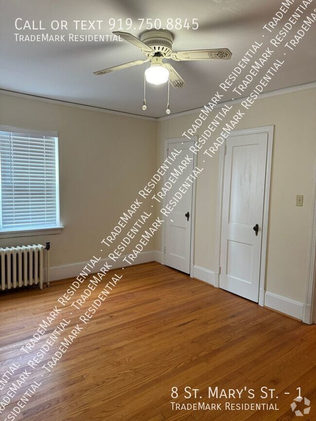 Building Photo - 1 Bedroom 1 Bath Apartment at Corner of St...