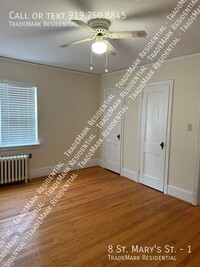 Building Photo - 1 Bedroom 1 Bath Apartment at Corner of St...