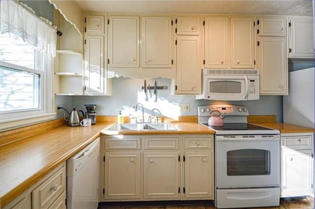 Building Photo - 980 Marys Dr