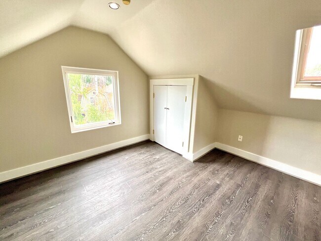 Building Photo - ROSEG01