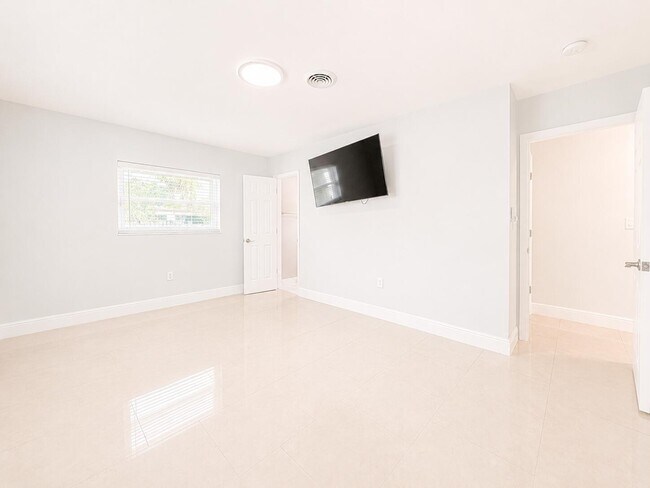 Building Photo - 1200 NW 76th Ave