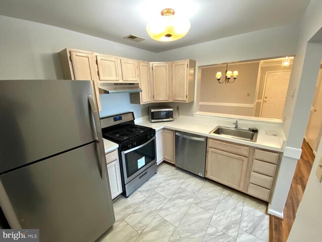 Building Photo - 13205 Cloppers Mill Dr