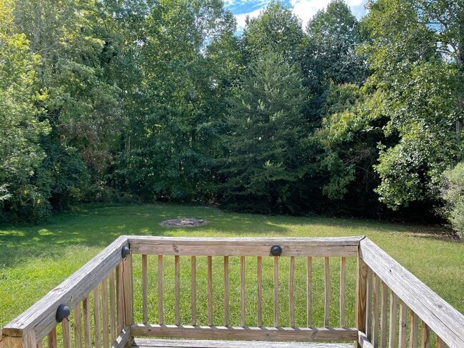 Building Photo - 3 BDRM 2 BA HOME BUILT IN 2004, 1208 SQ FT...
