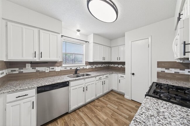 Building Photo - 17002 Dew Drop Ln