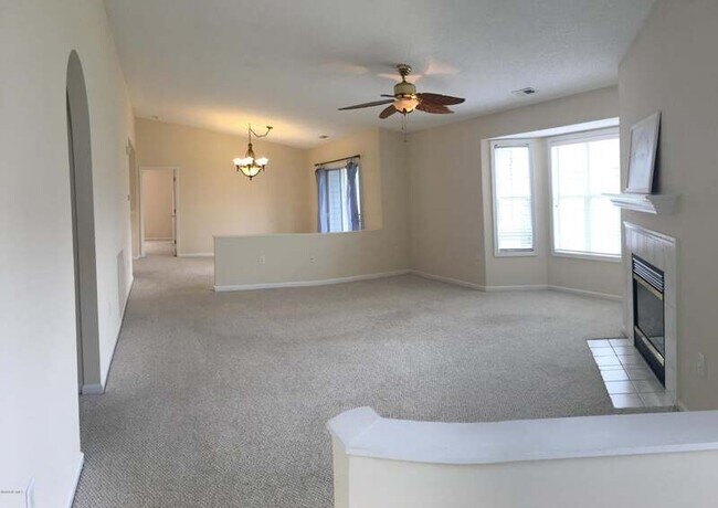 Building Photo - 4156 Breezewood Dr