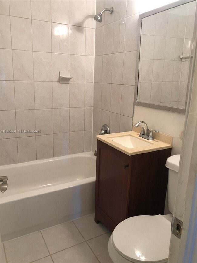 Building Photo - 1628 NE 4th Pl