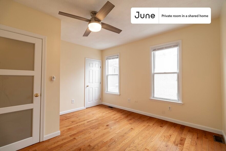 Primary Photo - Private bedroom in 3 bed/2 bath Home