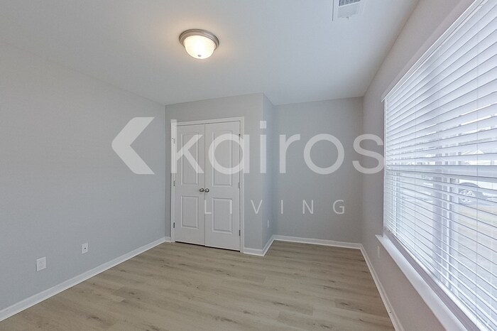 Building Photo - 18 Carrollton Dr