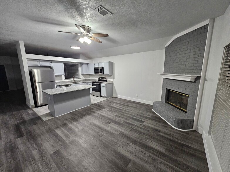 Building Photo - 919 Crestwood Dr
