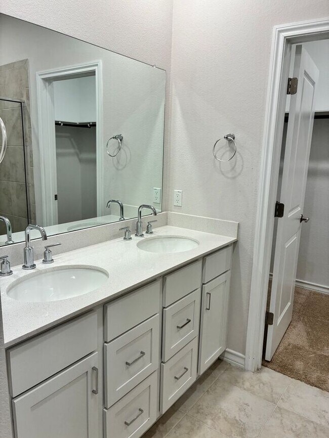 Building Photo - 3BR/2BA w/ Fenced Yard + Assigned Parking in Liberty Hill, TX