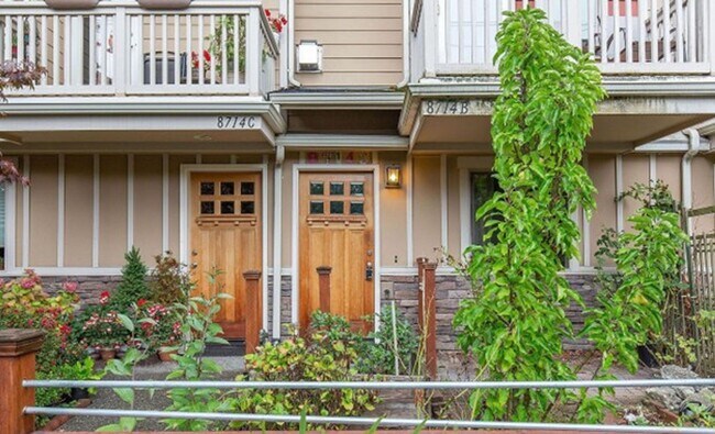 Building Photo - Energy-efficient townhome in the desirable community of Crown Hill is ready to be loved!