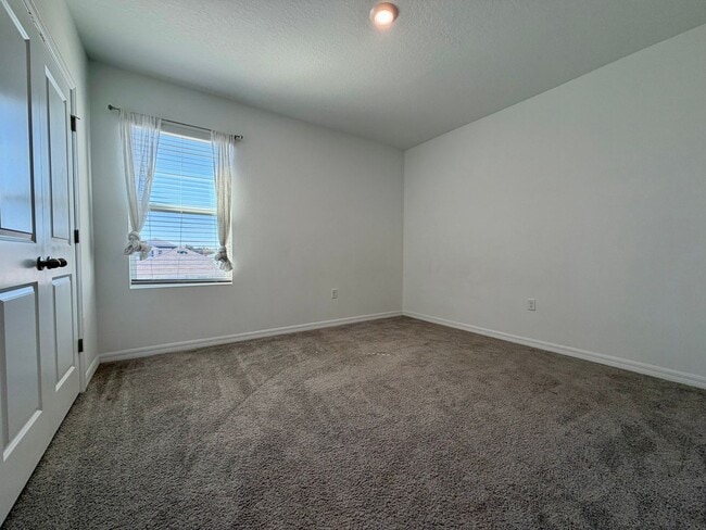 Building Photo - Beautiful 4 bed/3 bath 2 story!