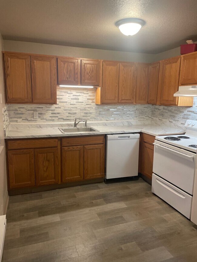 Building Photo - Puyallup Southhill Apartment Complex