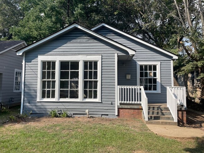 Building Photo - Classic 2 Bedroom Home - Central HVAC!