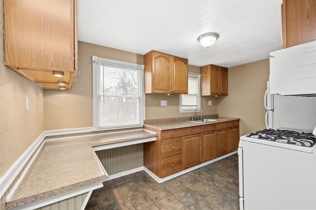 Building Photo - Stunning 2 bedroom home in North Versaille...