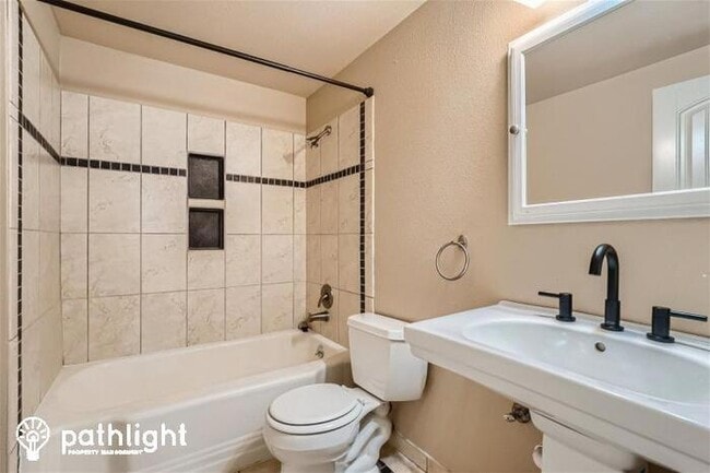 Building Photo - 6521 Eastside Drive Northeast, Tacoma, WA,...