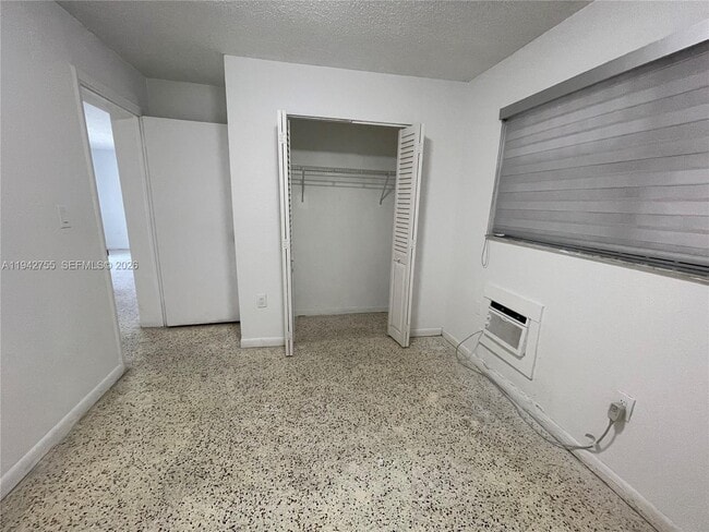 Building Photo - 142 SW 18th Ave