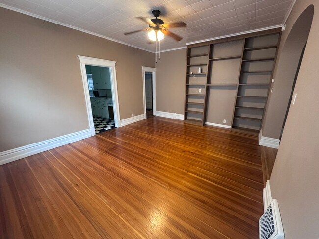 Building Photo - Charming Updated 4 Bedroom in East Council...