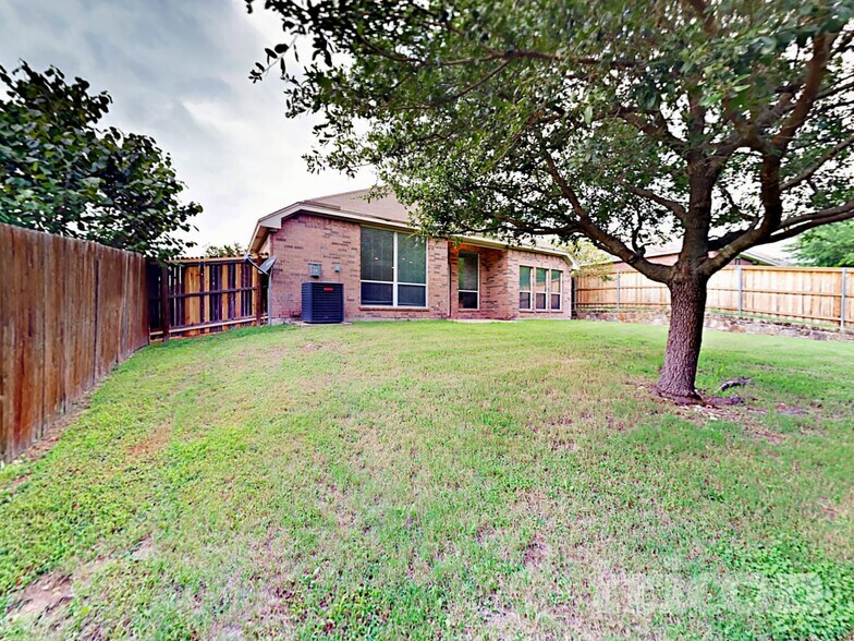 Building Photo - 8622 Granville Dr