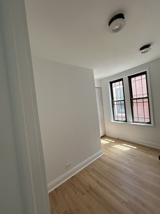 Building Photo - 4230 N Albany Ave